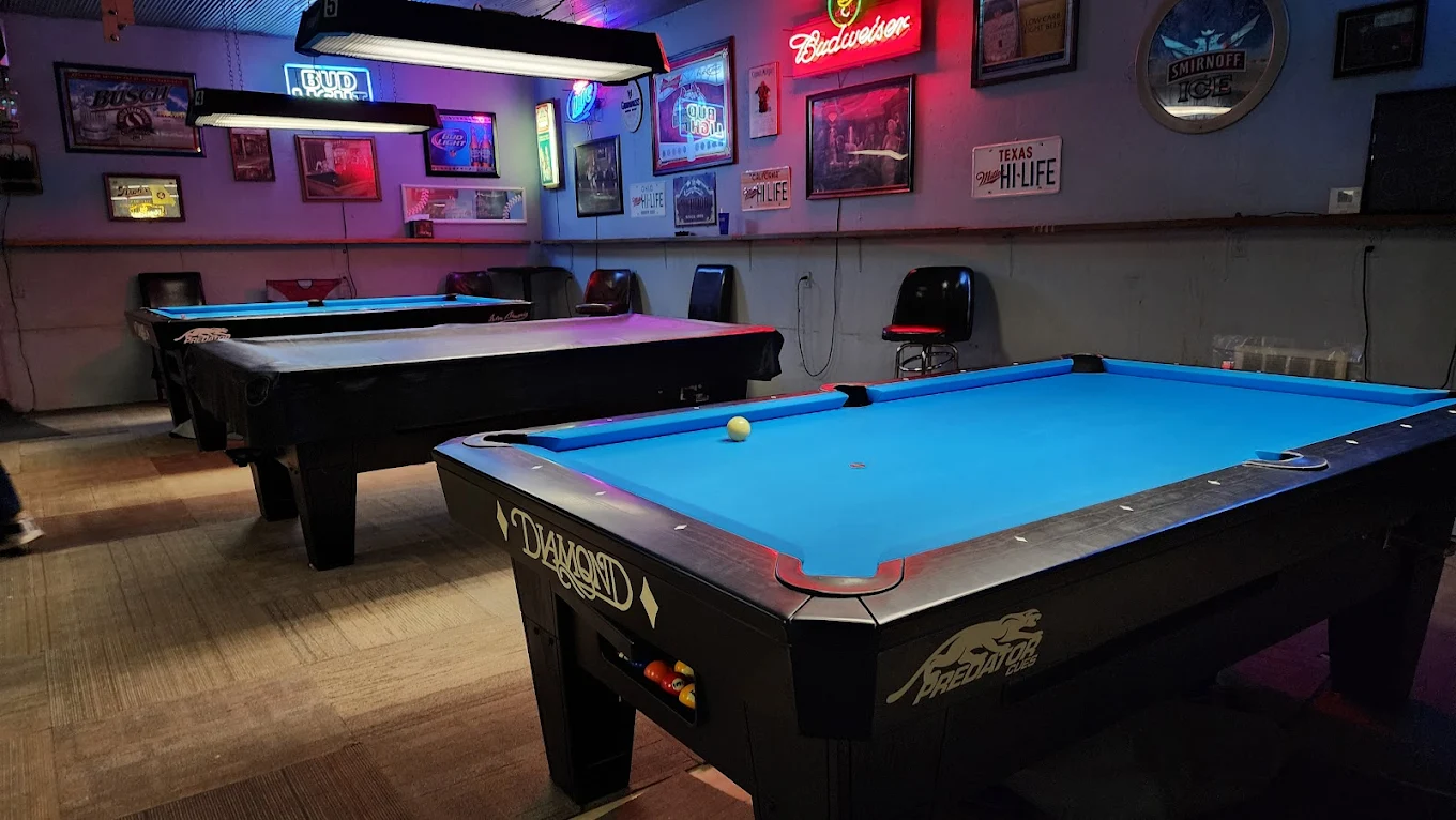 Sputs Place pool hall exterior/interior