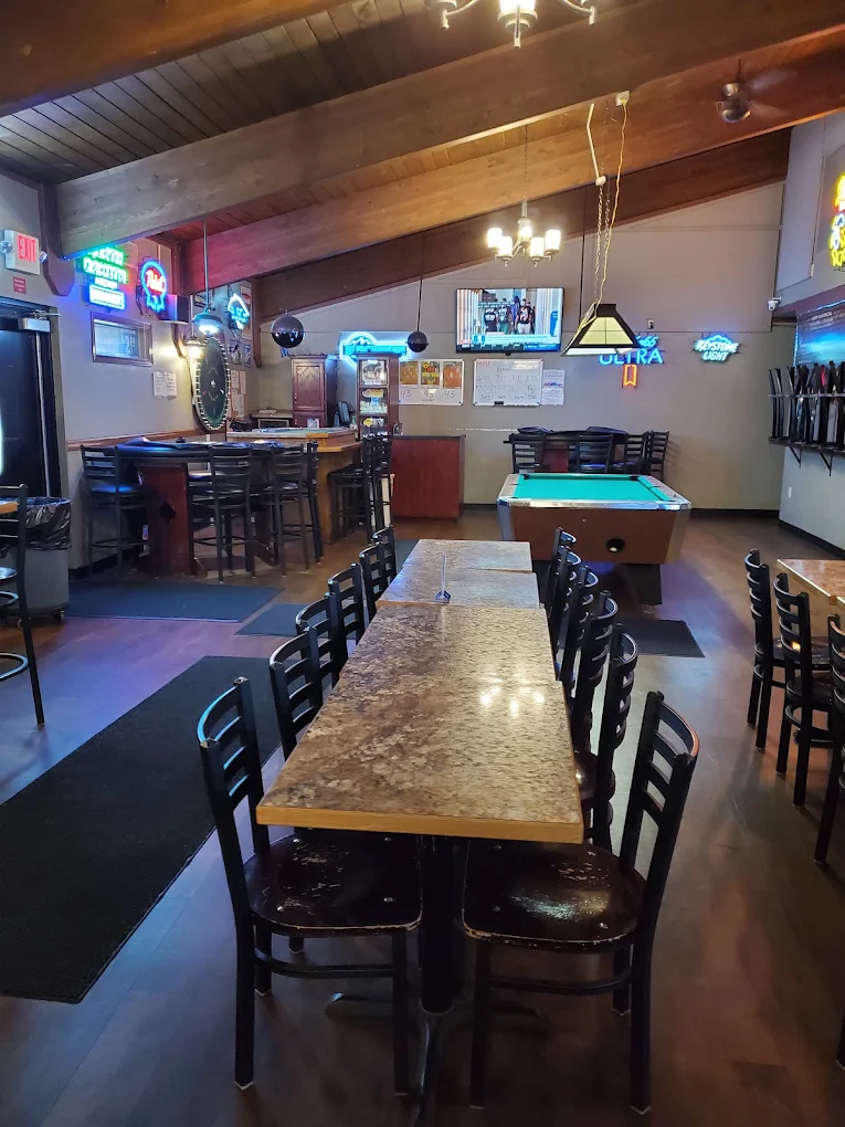 Lamplighter Lounge pool hall exterior/interior