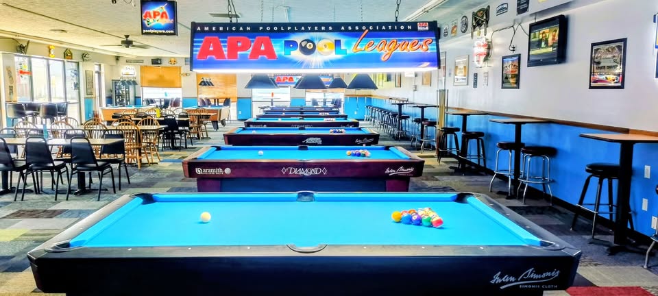 Willies Pub pool hall exterior/interior