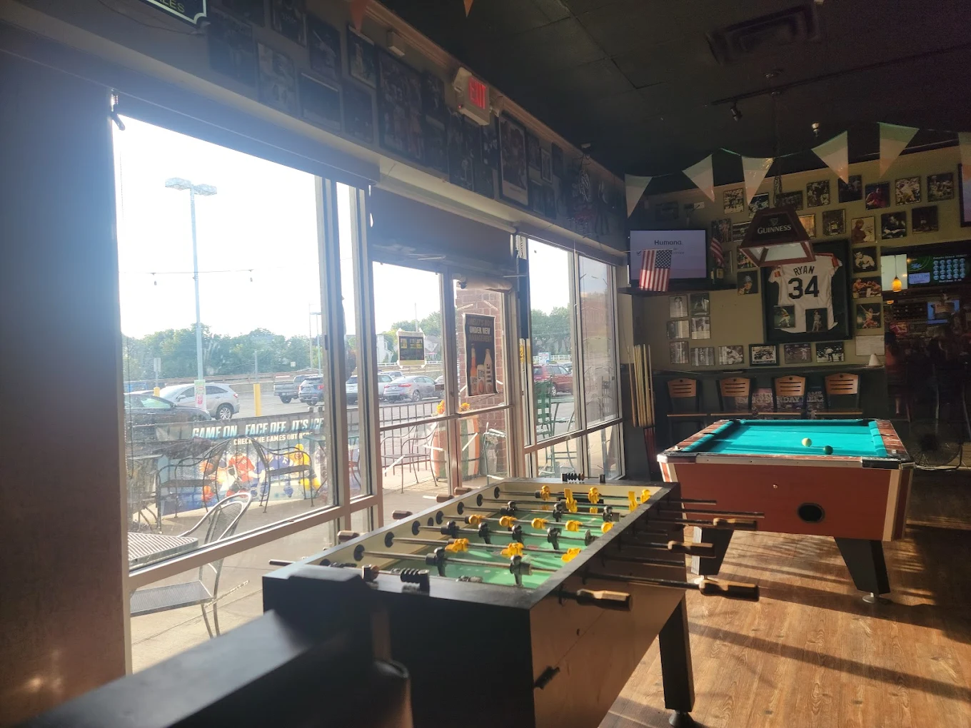 O'Nelly's Sports Pub & Grill pool hall exterior/interior