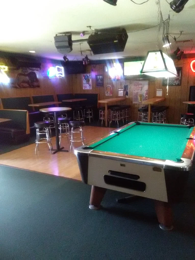Leo's Lair pool hall exterior/interior