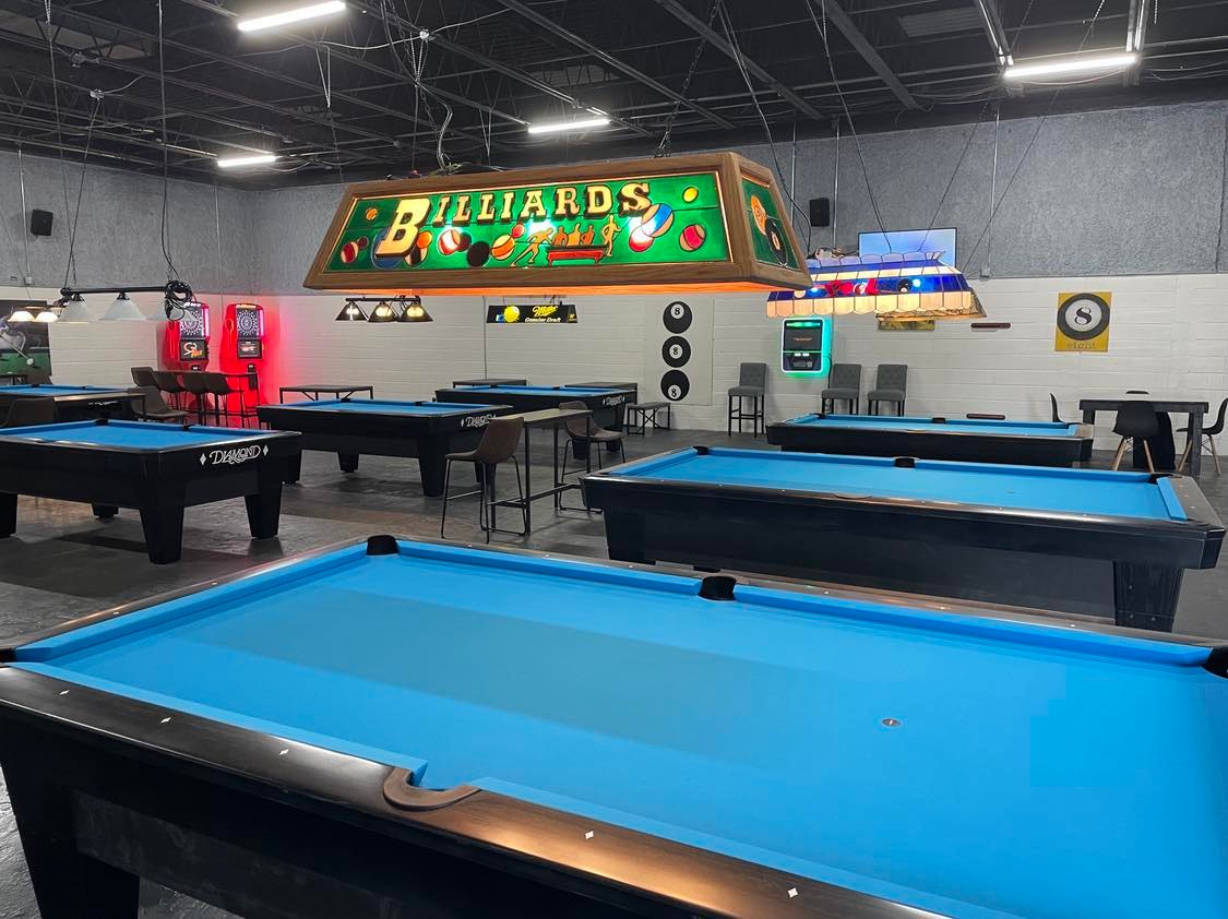 HoHo's Billiards pool hall exterior/interior