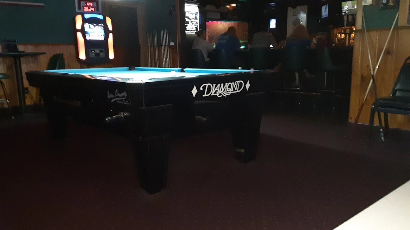 Halftime Lounge pool hall exterior/interior