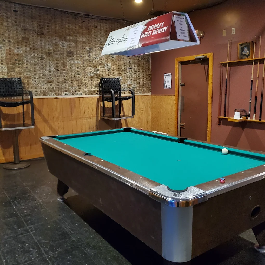 Grumpy's Mason Jar pool hall exterior/interior