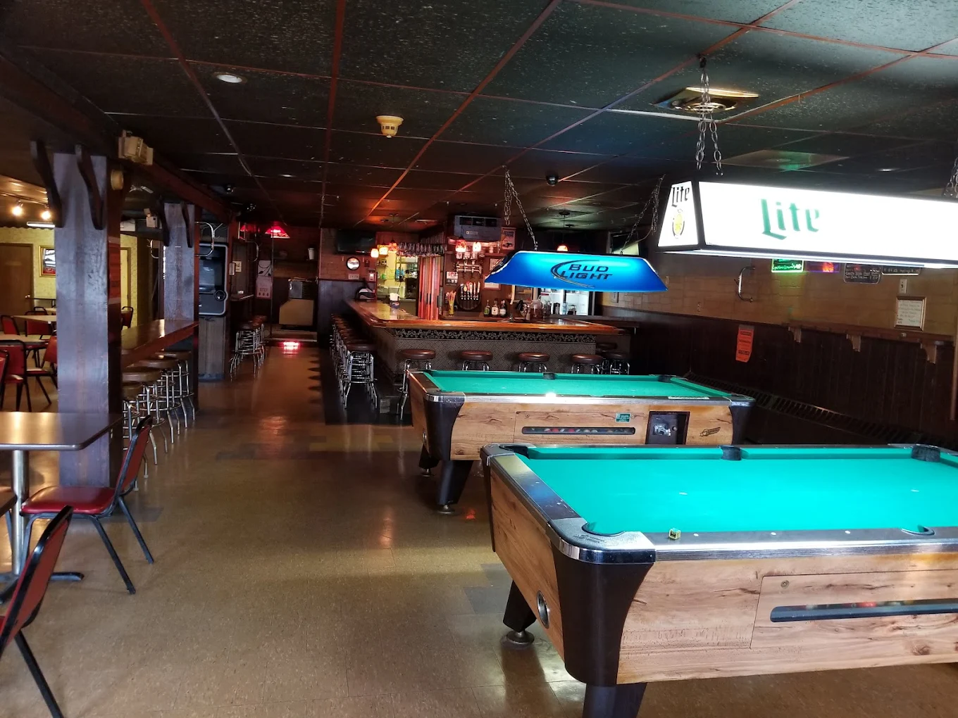 Lindauer's Tavern pool hall exterior/interior