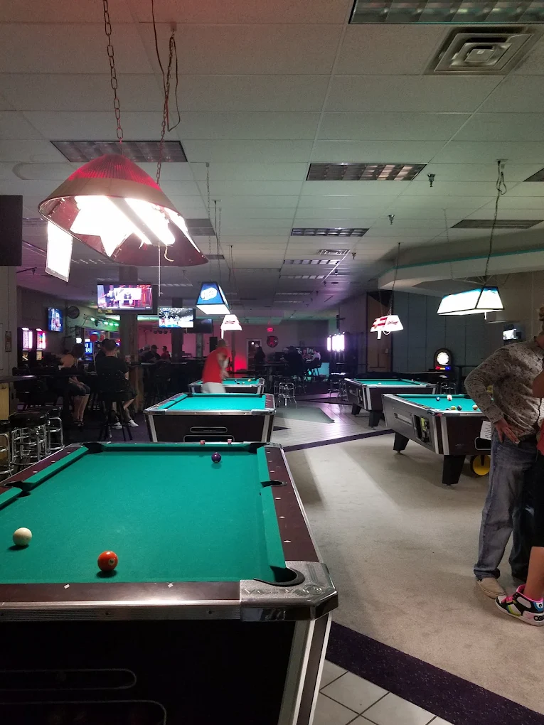 Thirsty's Bar pool hall exterior/interior