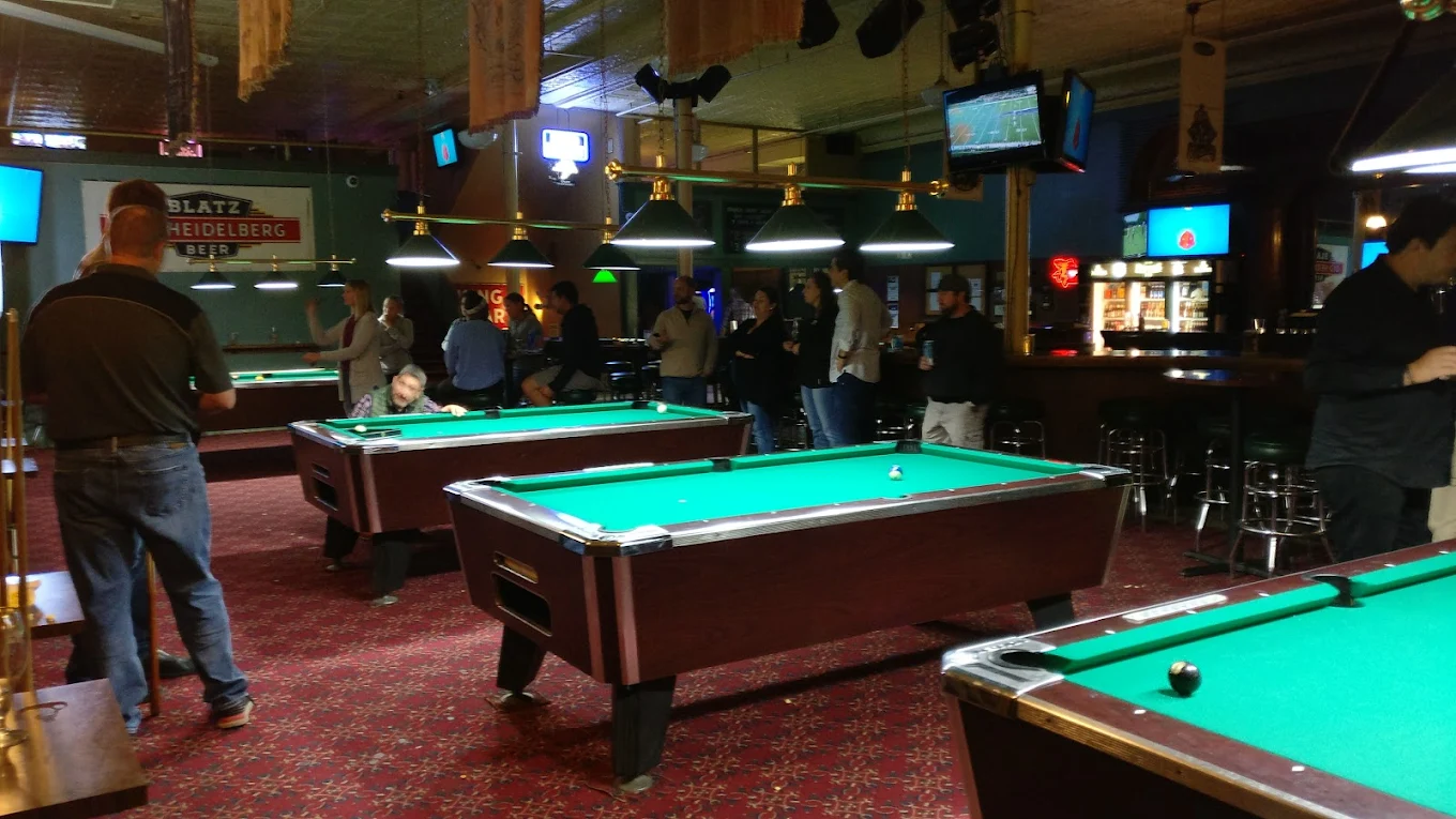 Skinner's Pub pool hall exterior/interior