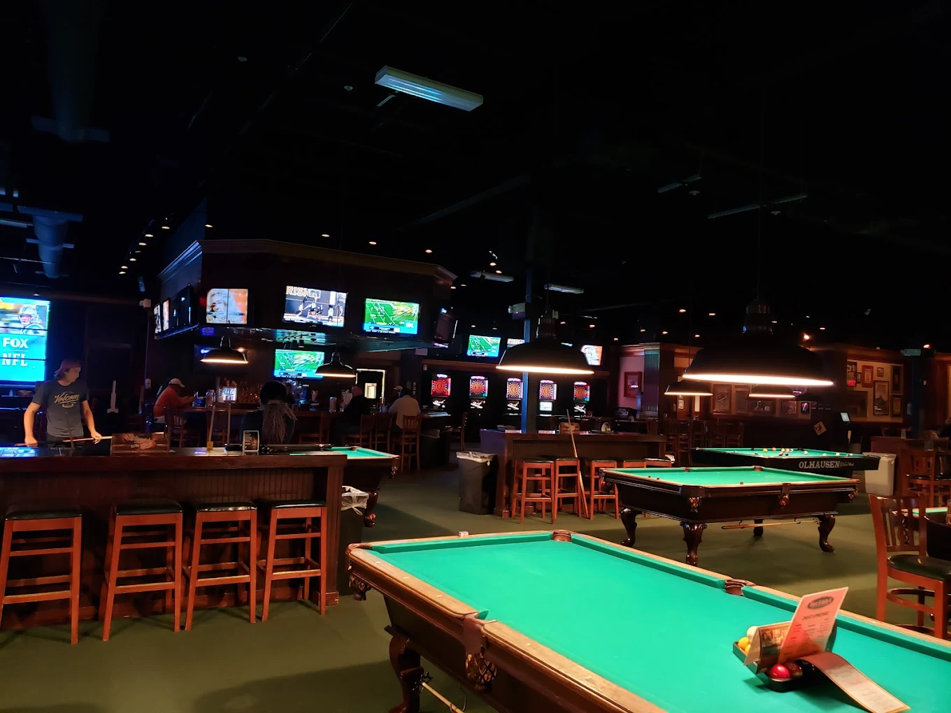 Fast Eddie's Braun pool hall exterior/interior