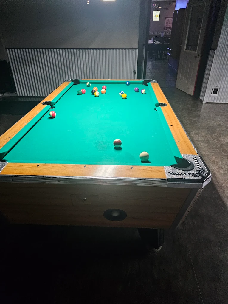 Thirsty's Food and Spirits pool hall exterior/interior