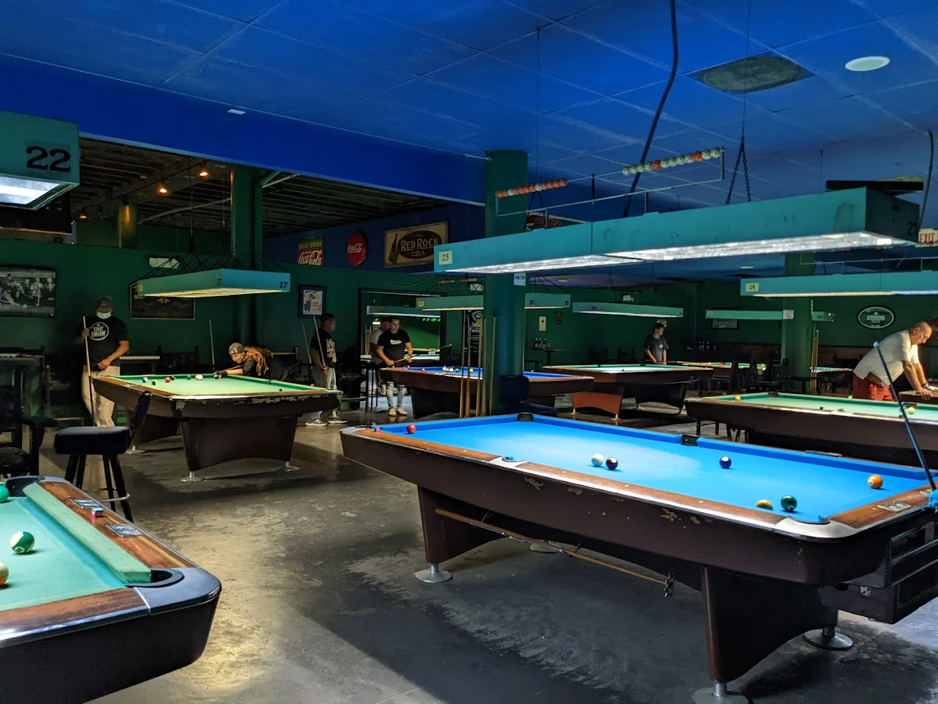 Hawaiian Brian's pool hall exterior/interior