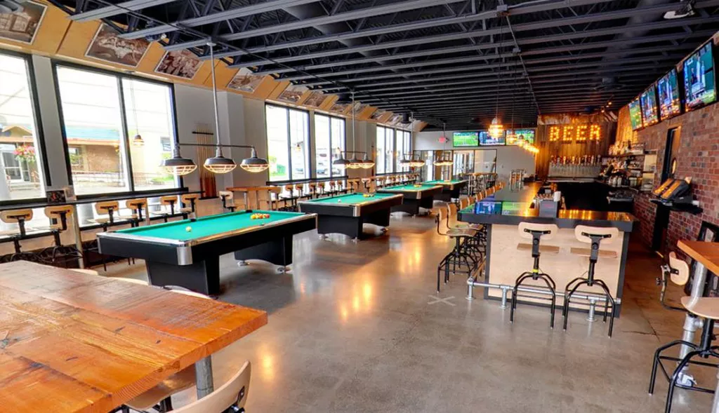 Flattop Pizza & Pool pool hall exterior/interior