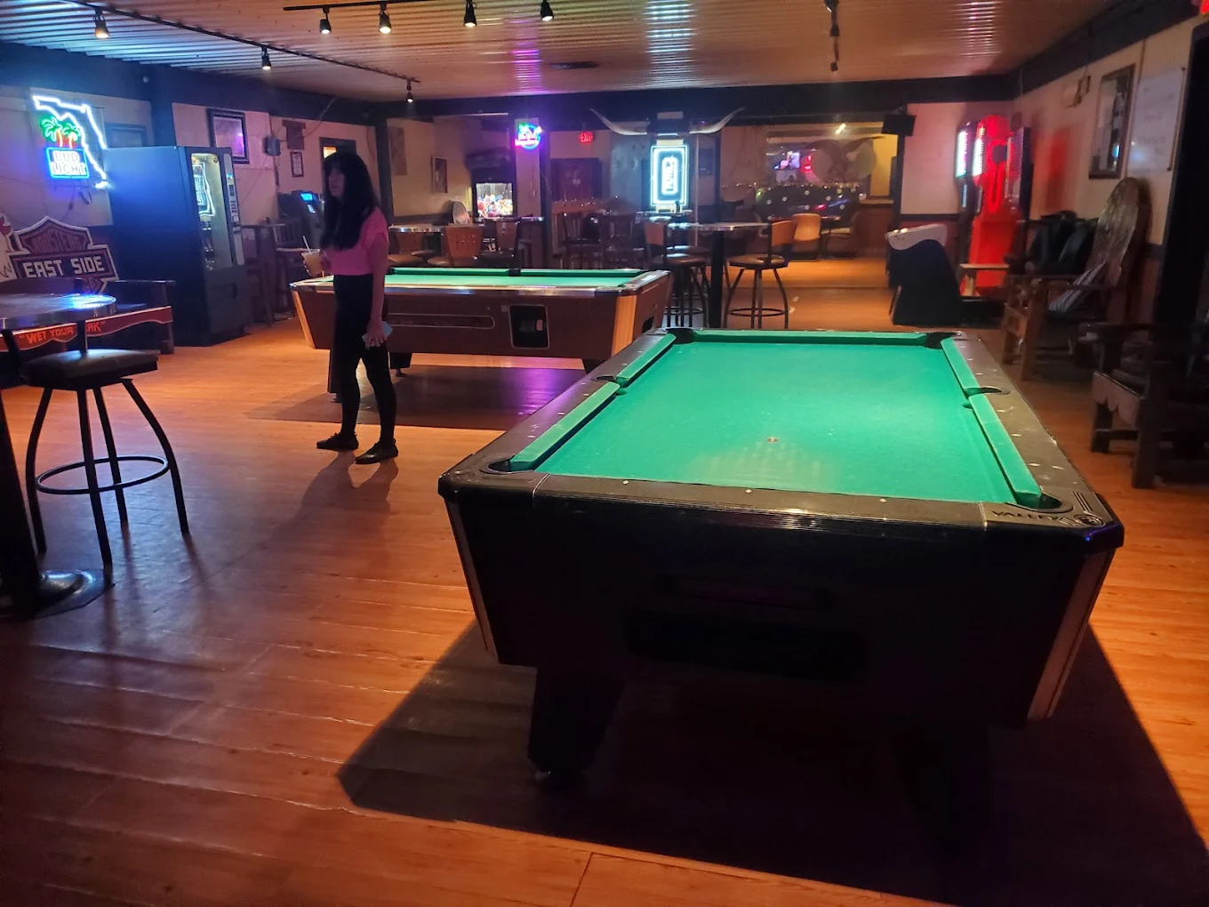Rooster's Eastside Lounge pool hall exterior/interior