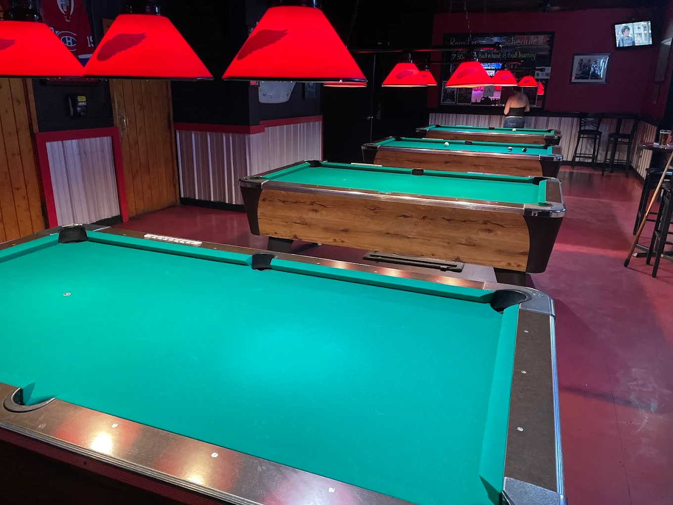 Roosters Country Bar pool hall exterior/interior