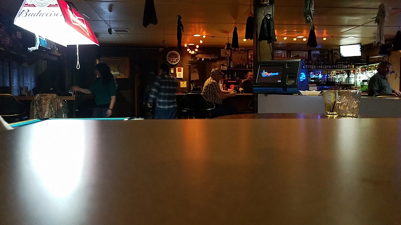 Vagabond Inn pool hall exterior/interior